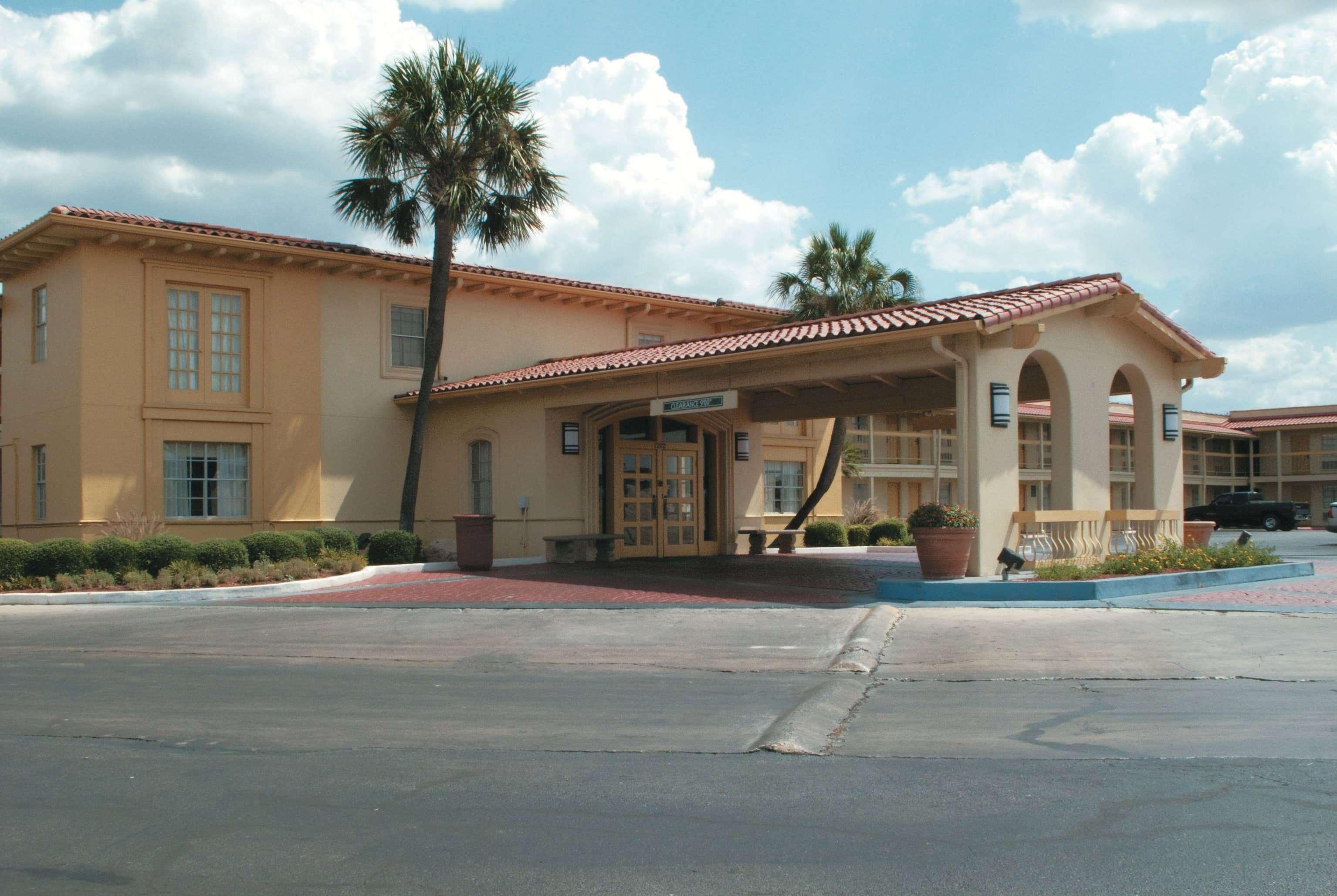 Baymont By Wyndham San Antonio South Park Hotel Kültér fotó
