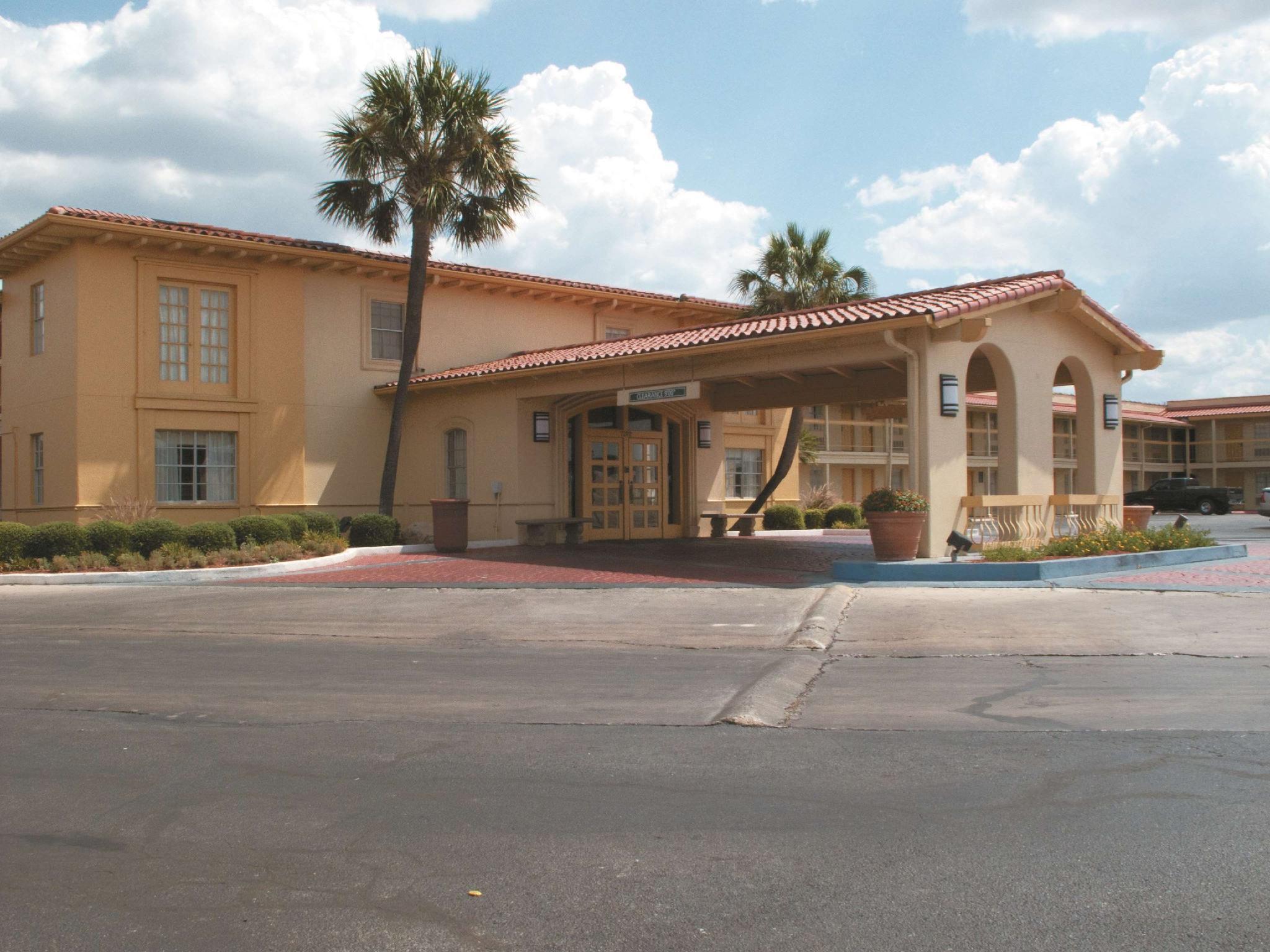 Baymont By Wyndham San Antonio South Park Hotel Kültér fotó