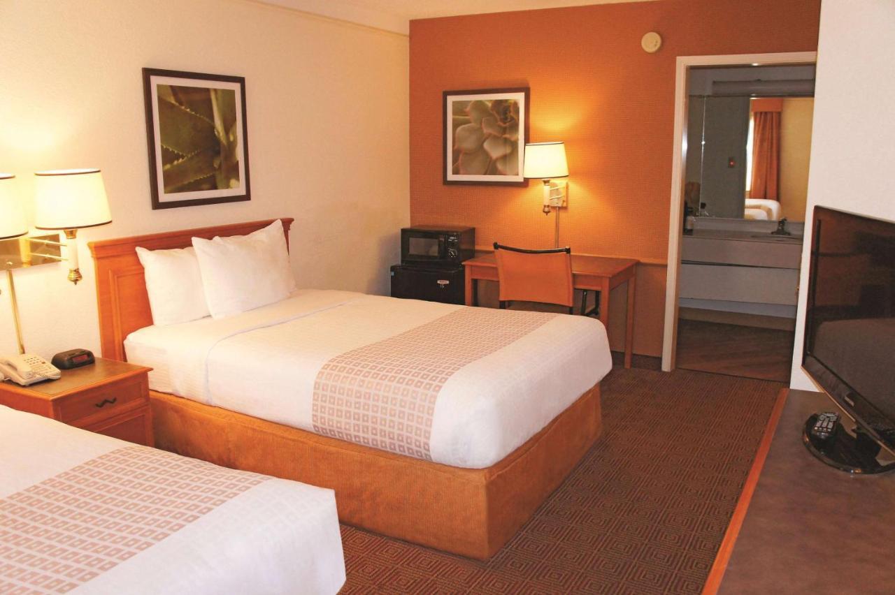 Baymont By Wyndham San Antonio South Park Hotel Kültér fotó