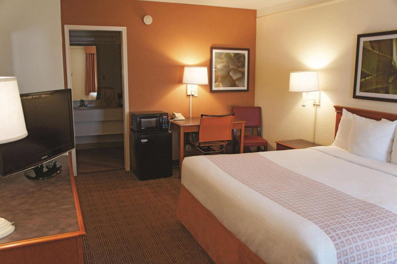 Baymont By Wyndham San Antonio South Park Hotel Kültér fotó