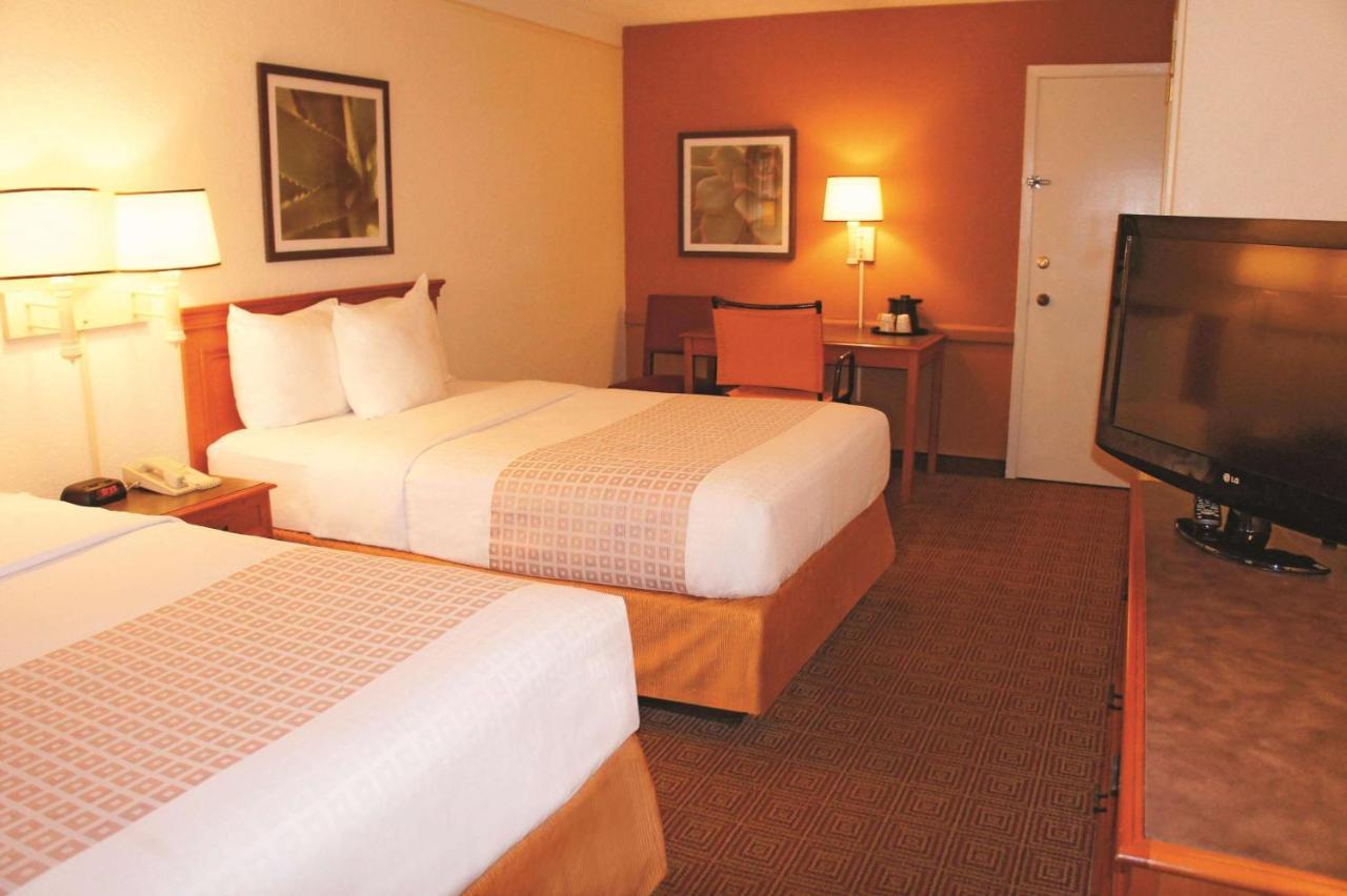 Baymont By Wyndham San Antonio South Park Hotel Kültér fotó